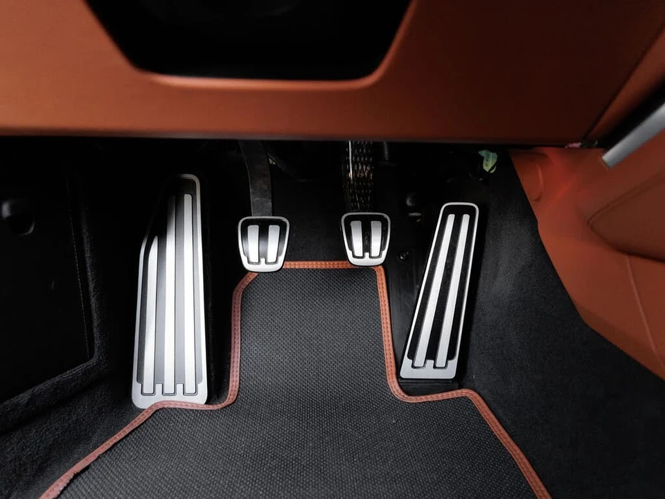 2023 Porsche 992 Sport Classic - Image 16 of 31