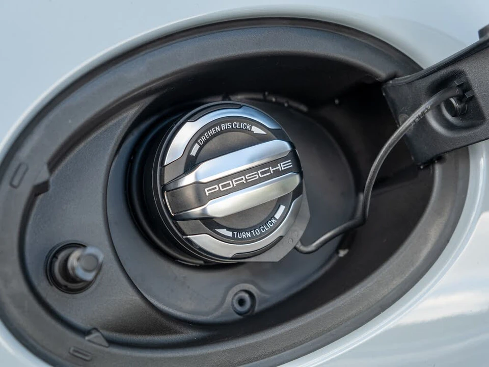 2023 Porsche 992 Sport Classic - Image 17 of 31