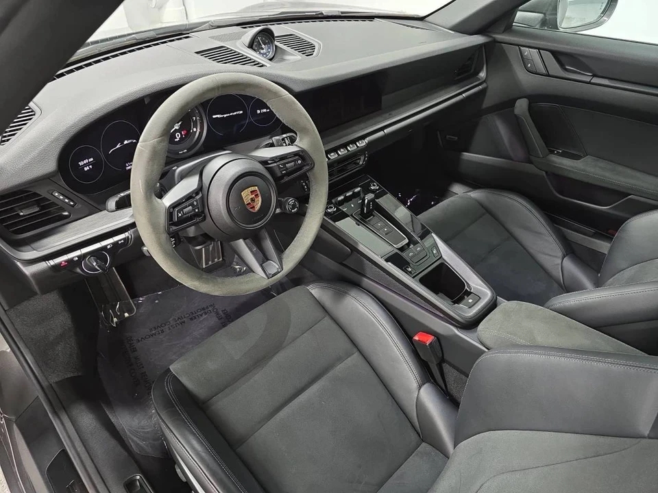 2023 Porsche 992 Targa 4 GTS - Image 4 of 5