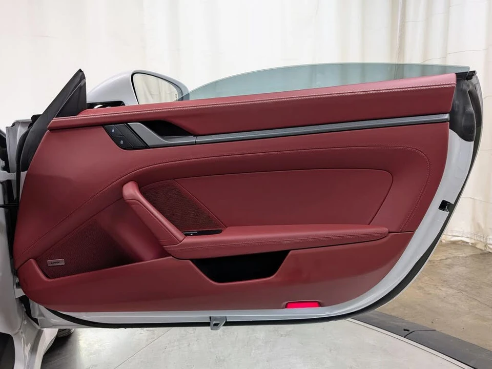 2023 Porsche 992 Targa 4 & 4S - Image 27 of 31