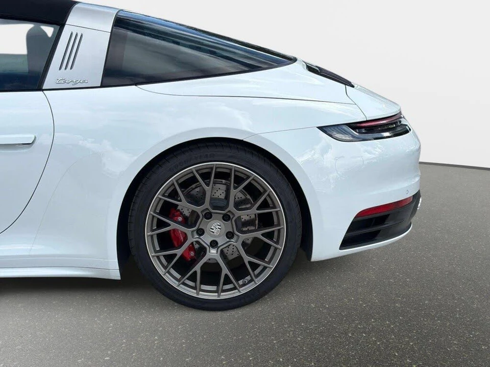 2023 Porsche 992 Targa 4 & 4S - Image 15 of 31