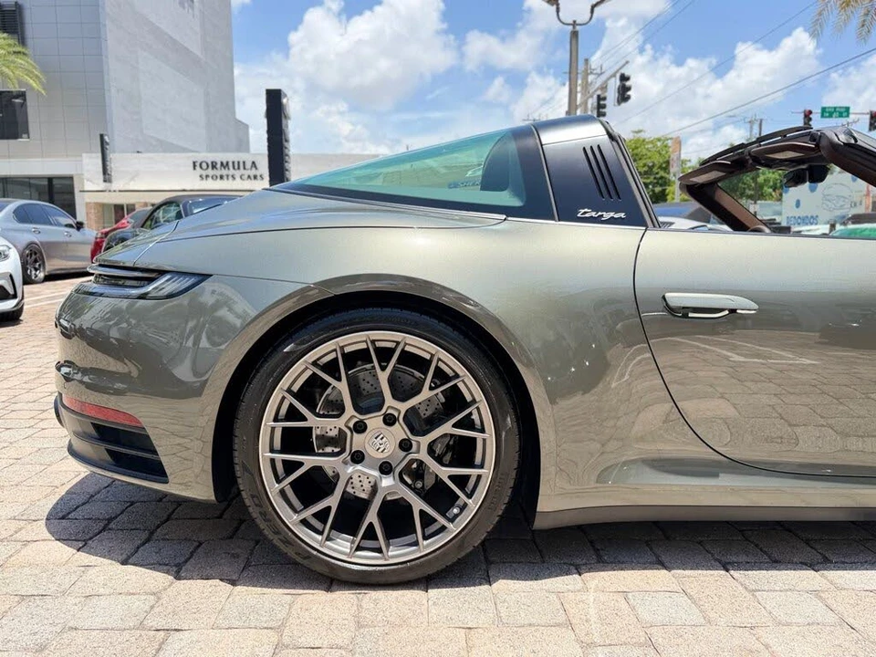 2023 Porsche 992 Targa 4 & 4S - Image 28 of 31