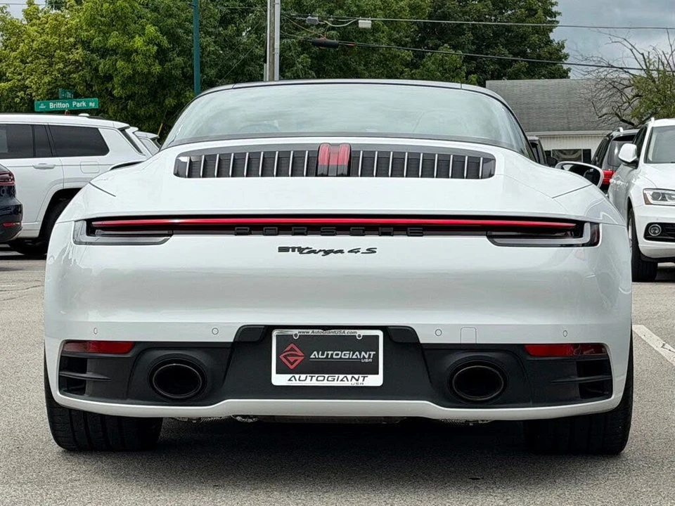 2023 Porsche 992 Targa 4 & 4S - Image 7 of 31
