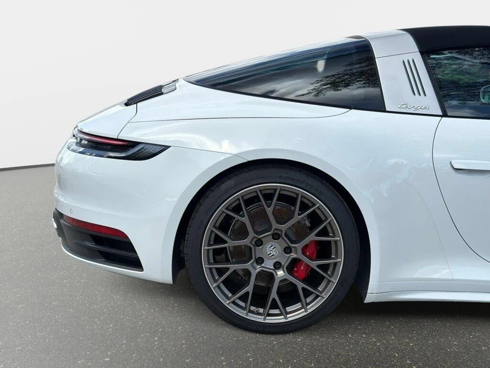 2023 Porsche 992 Targa 4 & 4S - Image 20 of 31