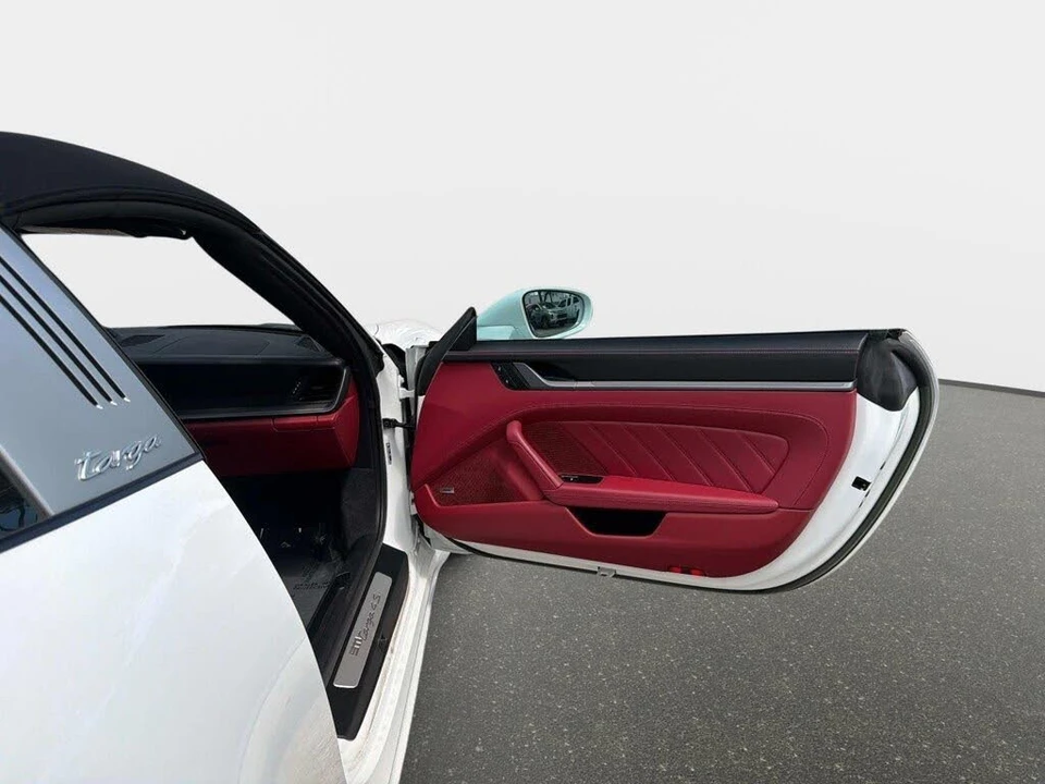 2023 Porsche 992 Targa 4 & 4S - Image 23 of 31