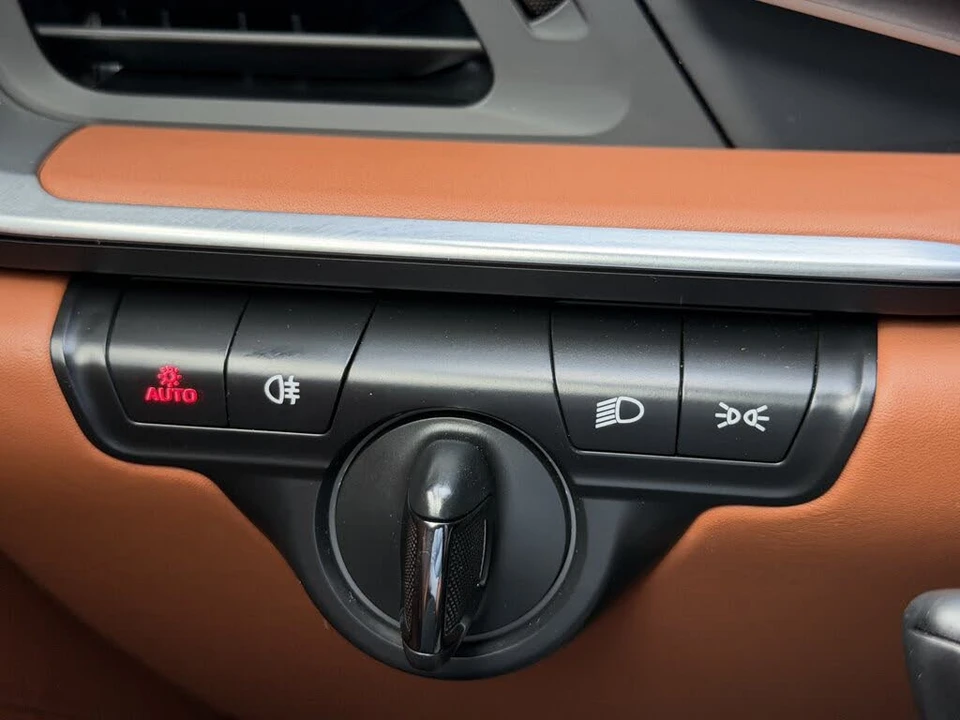 2023 Porsche 992 Targa 4 & 4S - Image 29 of 31