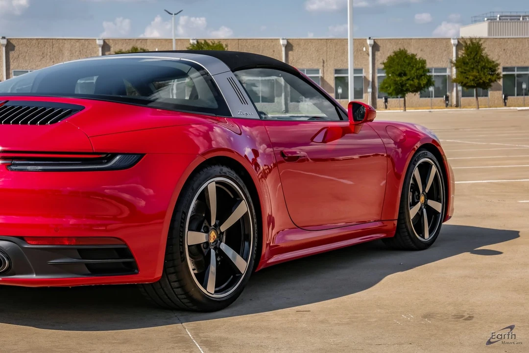 2023 Porsche 992 Targa 4 & 4S - Image 19 of 31