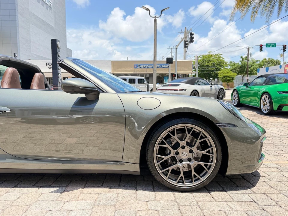 2023 Porsche 992 Targa 4 & 4S - Image 27 of 31
