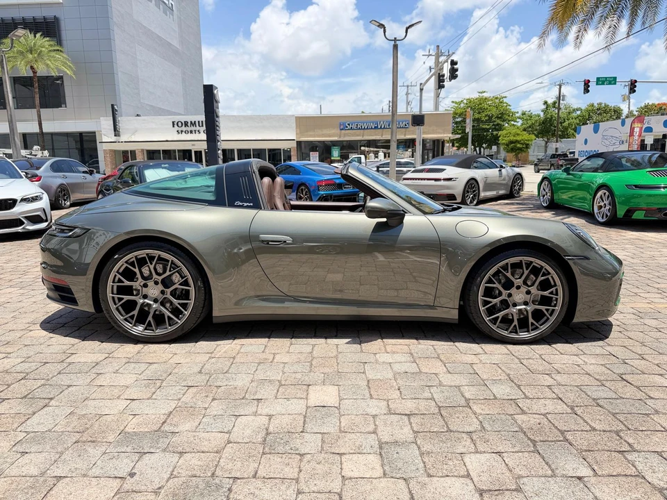 2023 Porsche 992 Targa 4 & 4S - Image 10 of 31