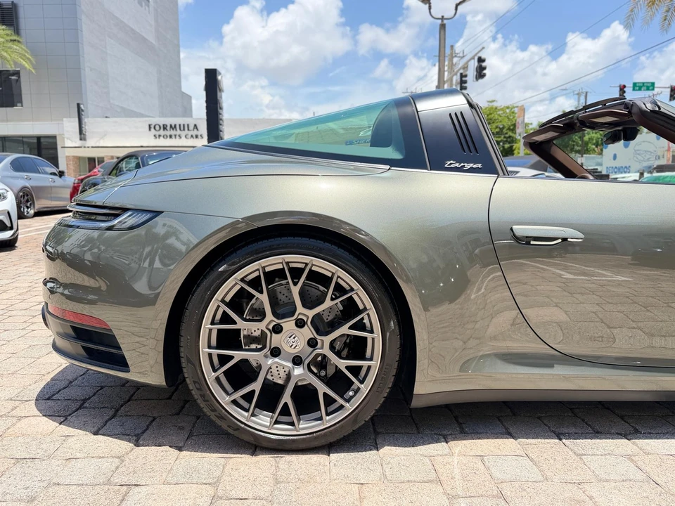2023 Porsche 992 Targa 4 & 4S - Image 28 of 31