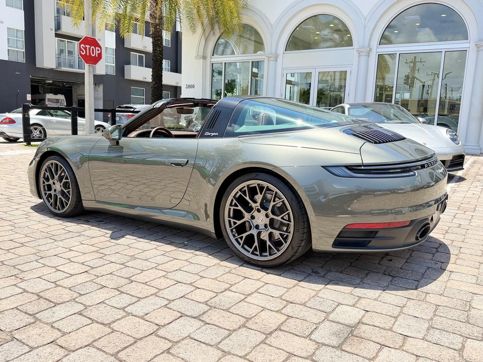 2023 Porsche 992 Targa 4 & 4S - Image 20 of 31