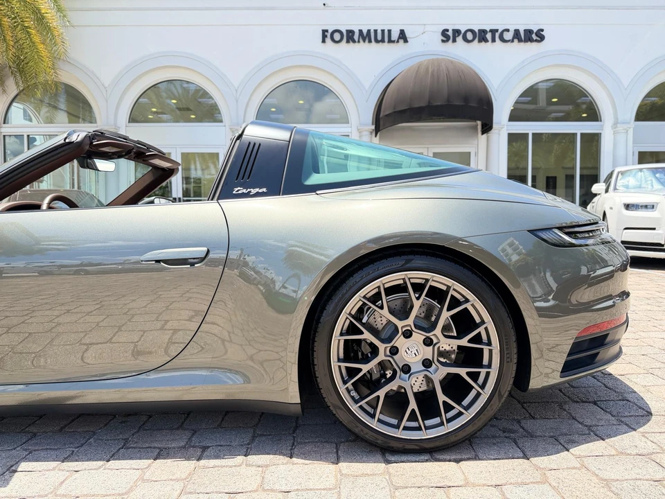 2023 Porsche 992 Targa 4 & 4S - Image 26 of 31
