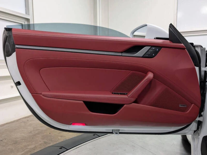 2023 Porsche 992 Targa 4 & 4S - Image 21 of 31