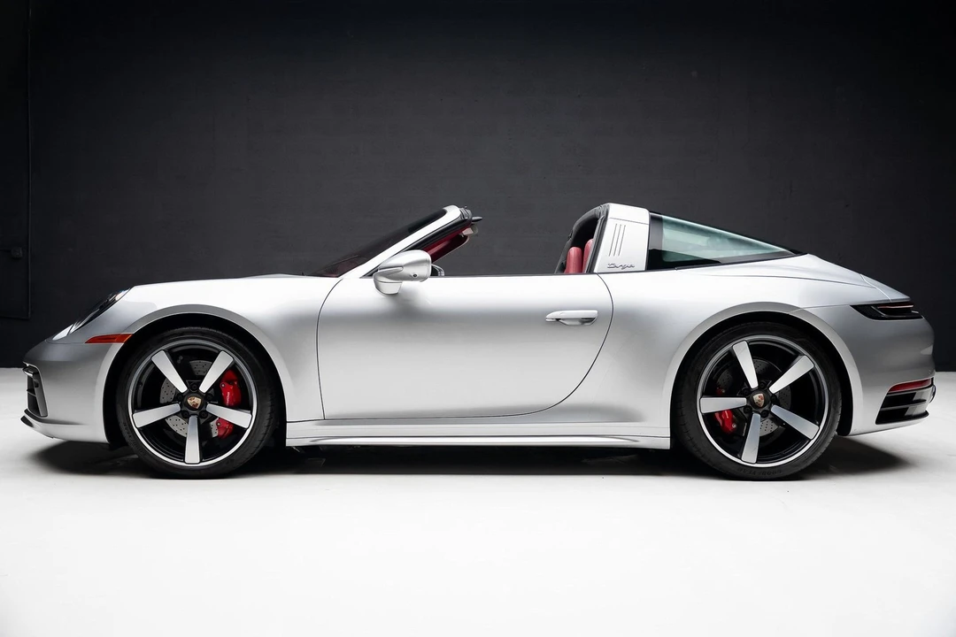 2023 Porsche 992 Targa 4 & 4S - Image 19 of 21