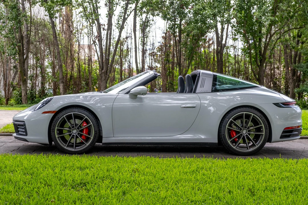 2023 Porsche 992 Targa 4 & 4S - Image 9 of 31