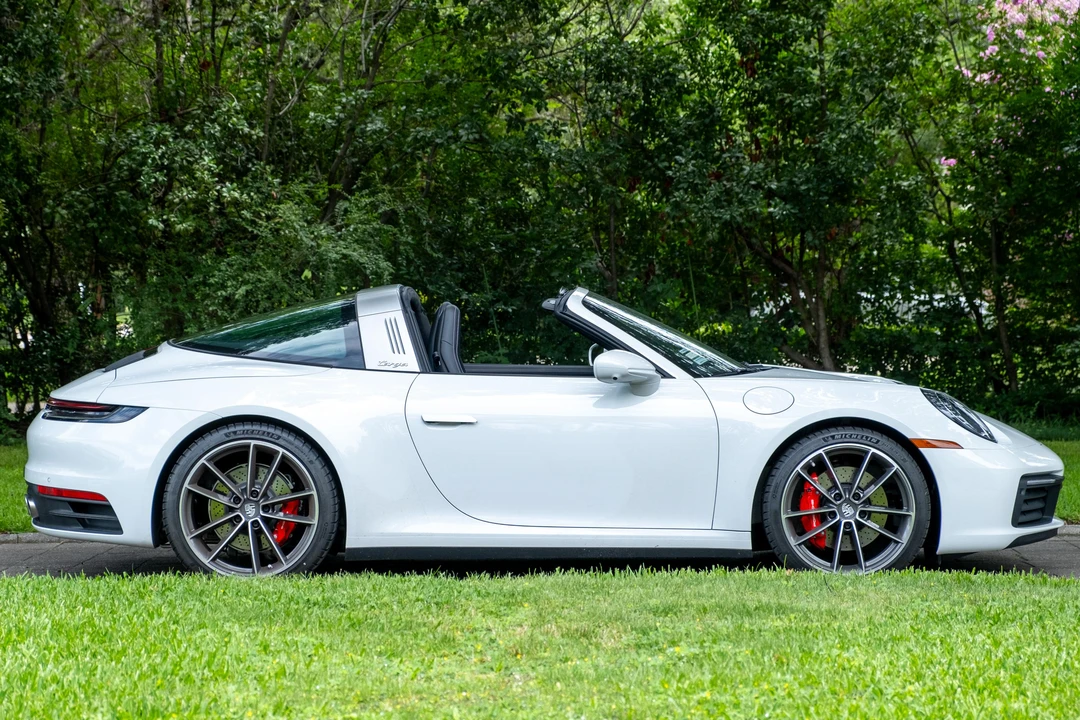 2023 Porsche 992 Targa 4 & 4S - Image 13 of 31