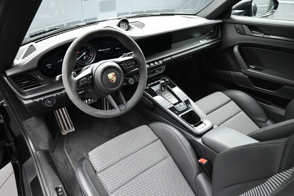2023 Porsche 992 Targa 4 & 4S - Image 4 of 31