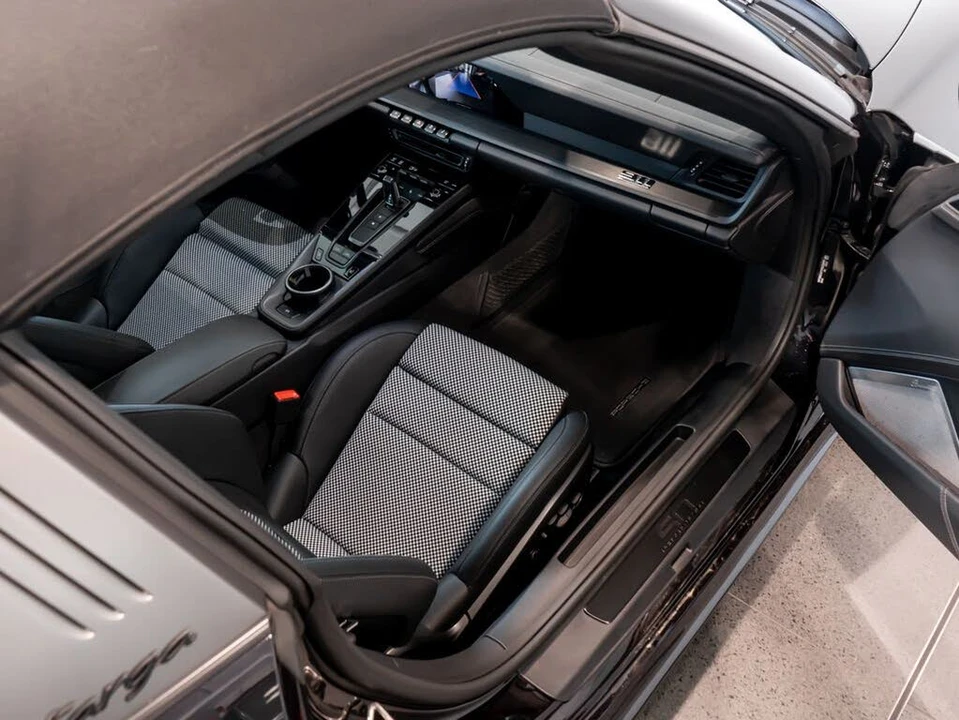 2023 Porsche 992 Targa 4 & 4S - Image 25 of 31