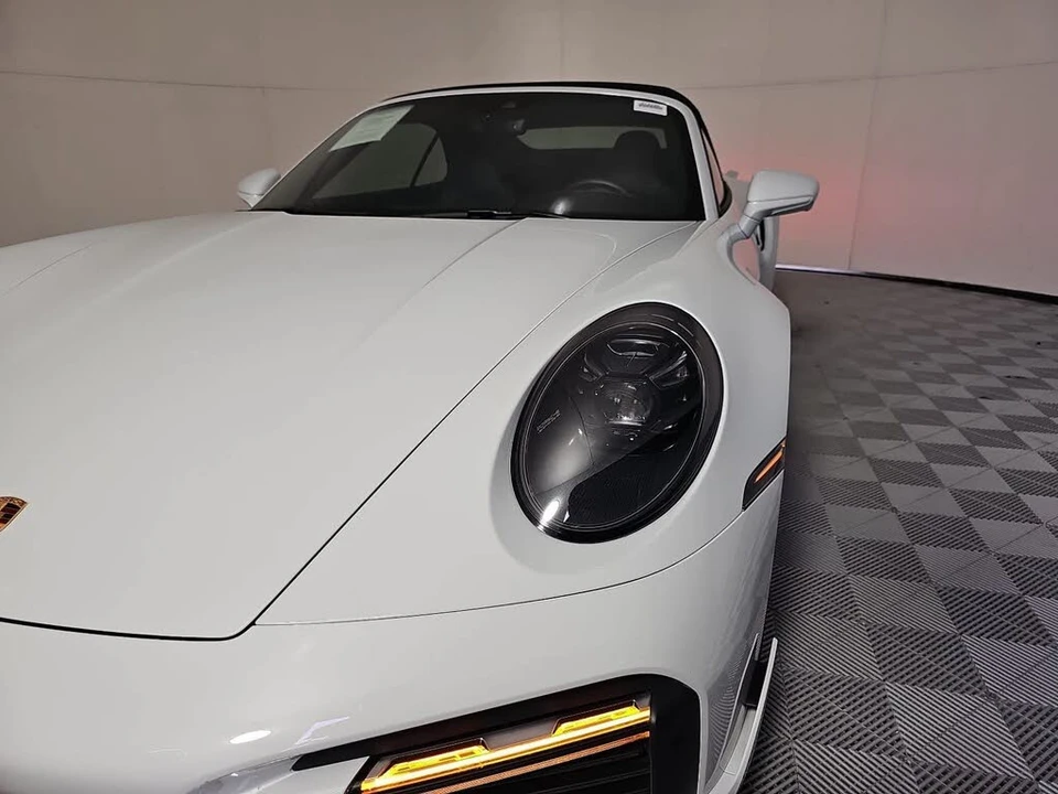 2023 Porsche 992 Turbo - Image 28 of 31