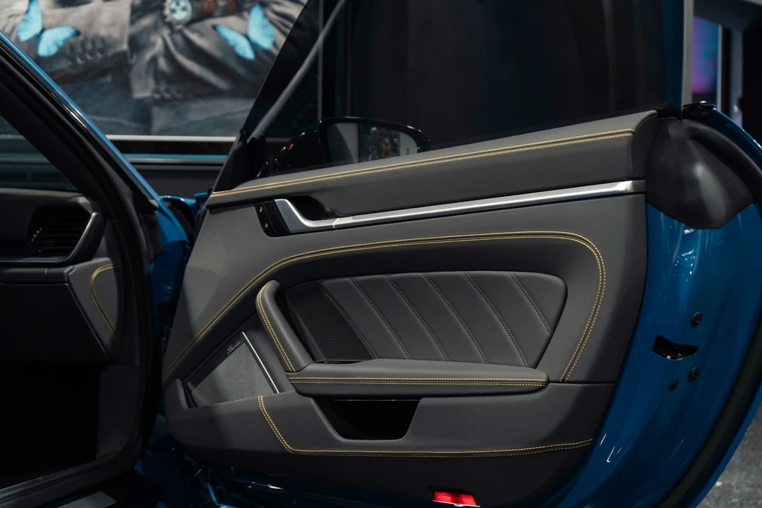 2023 Porsche 992 Turbo S - Image 12 of 31