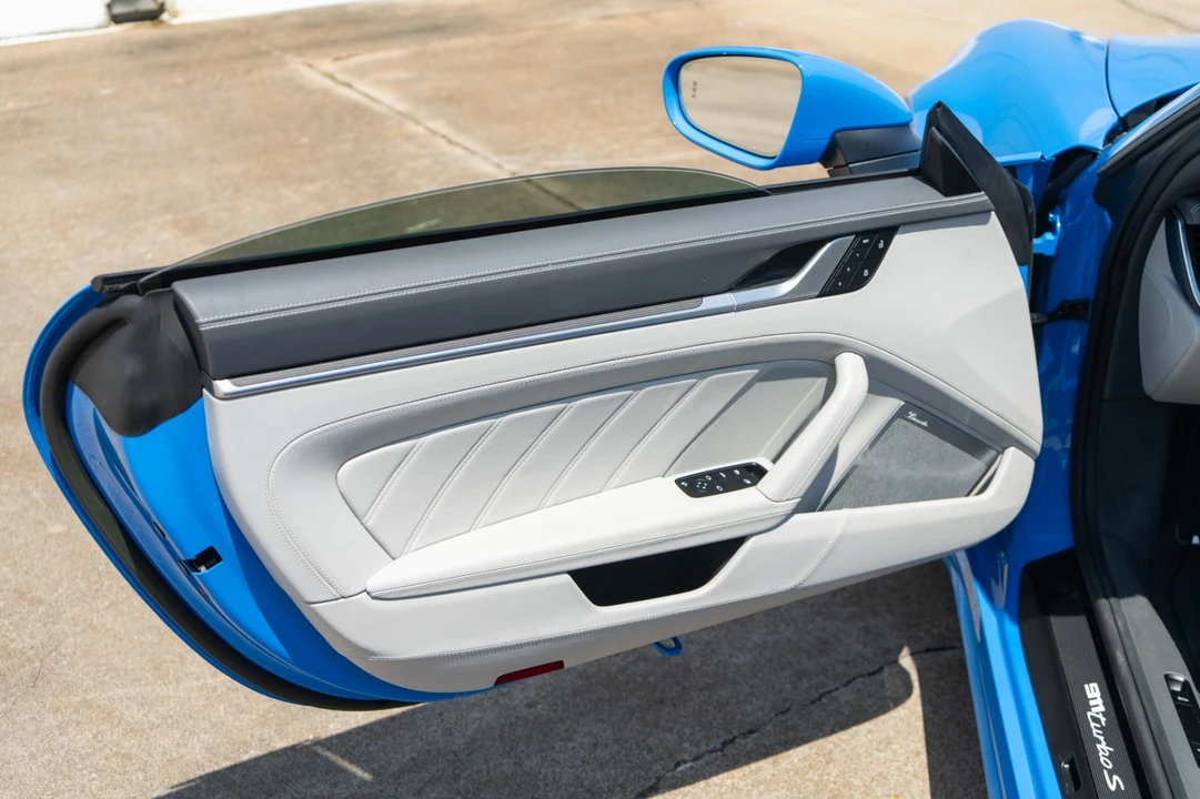 2023 Porsche 911 - Image 26 of 31