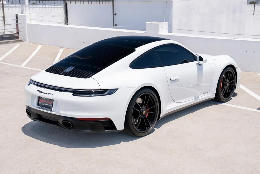 2023 Porsche 992 Carrera - Image 17 of 31