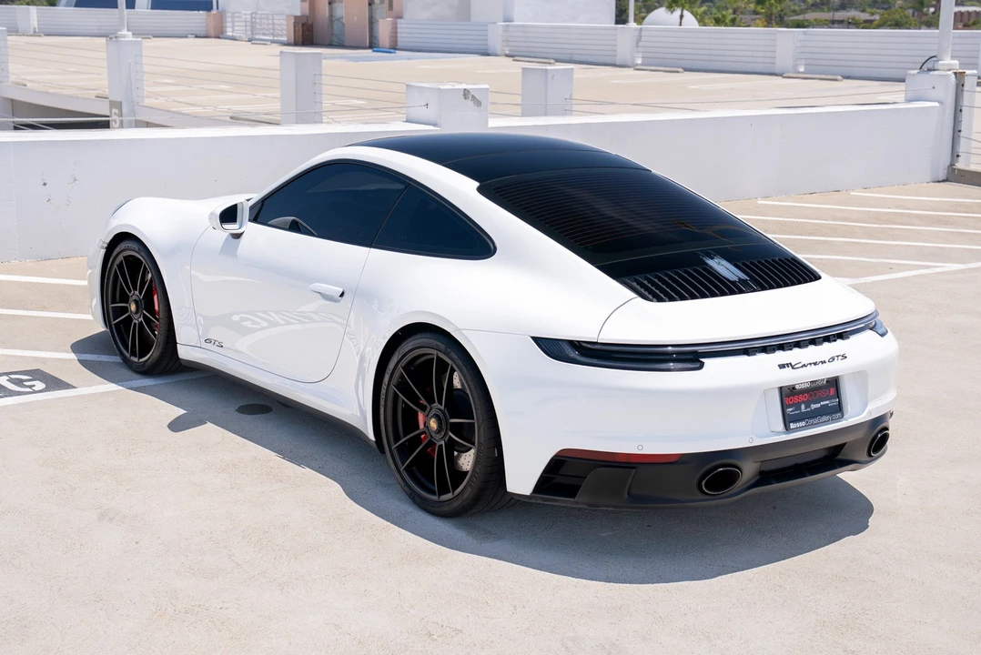 2023 Porsche 992 Carrera - Image 11 of 31