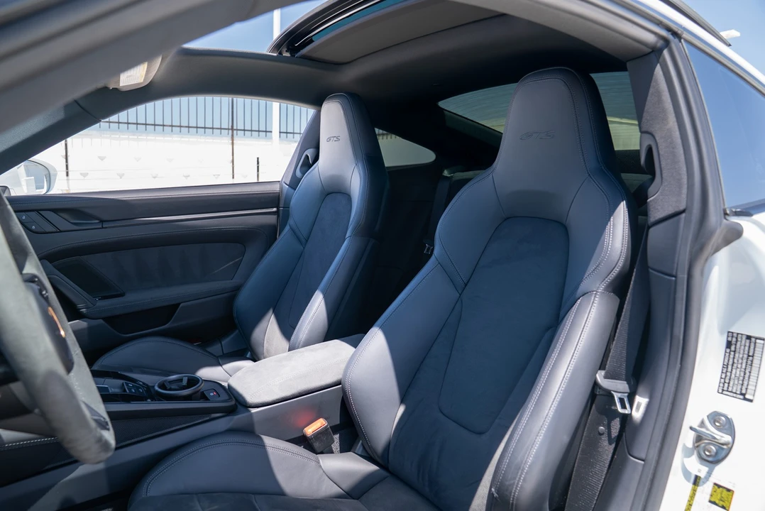2023 Porsche 992 Carrera - Image 29 of 31