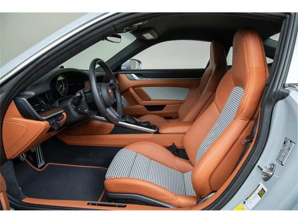 2023 Porsche 992 Carrera - Image 17 of 31