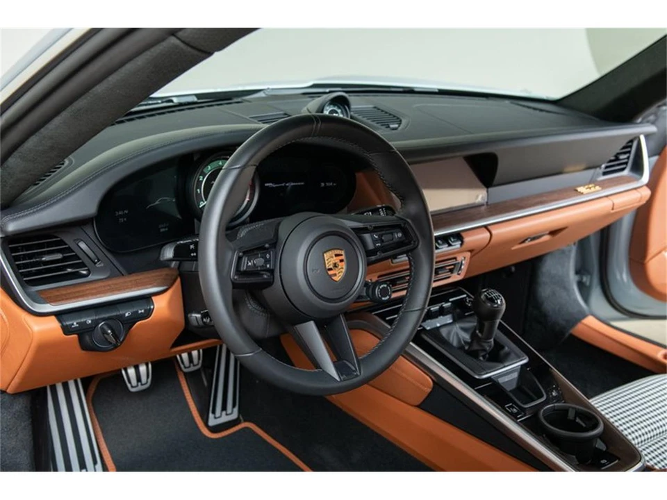 2023 Porsche 992 Carrera - Image 18 of 31