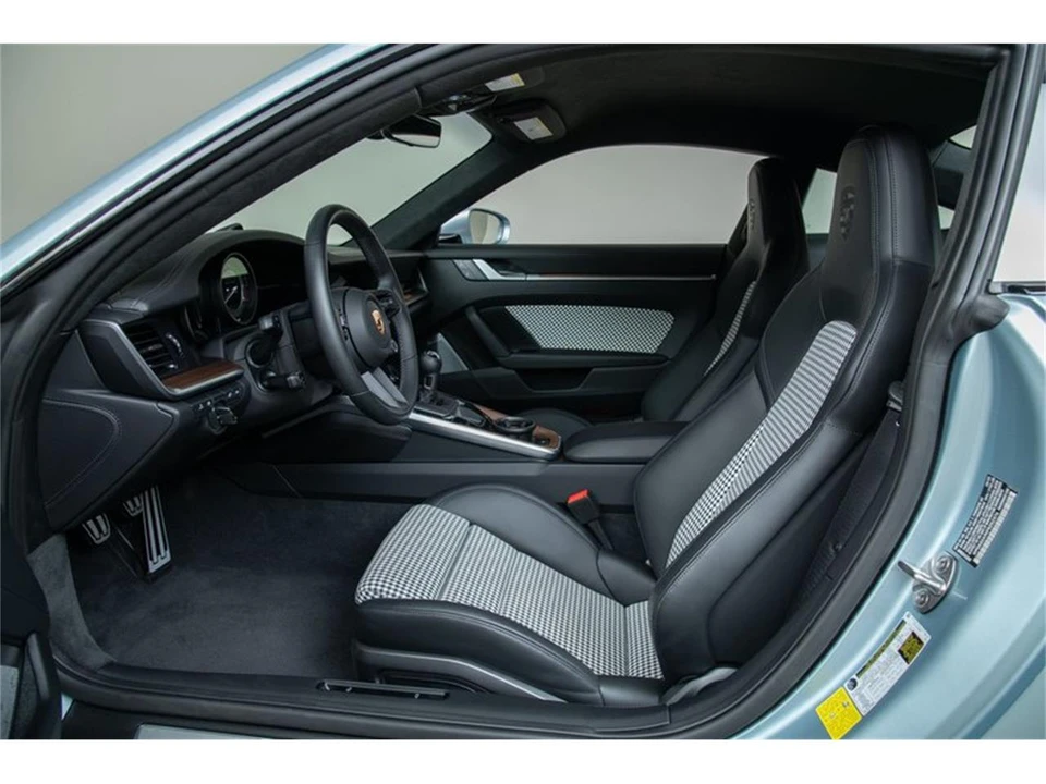 2023 Porsche 992 Carrera - Image 21 of 31