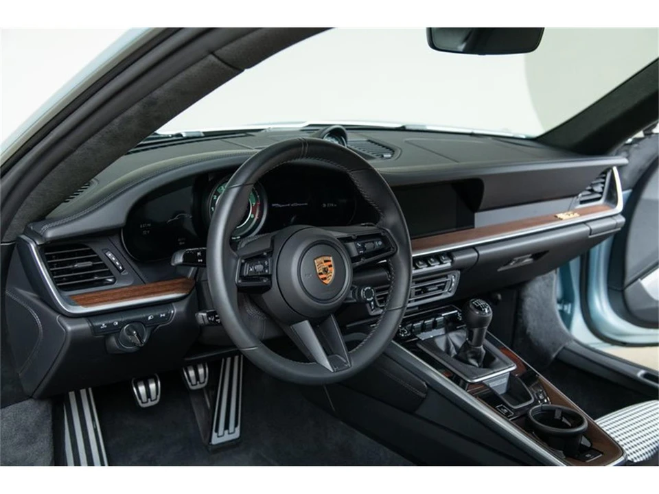 2023 Porsche 992 Carrera - Image 22 of 31