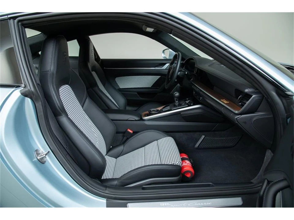 2023 Porsche 992 Carrera - Image 29 of 31