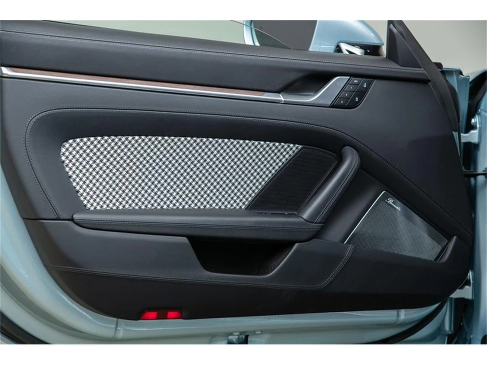 2023 Porsche 992 Carrera - Image 19 of 31