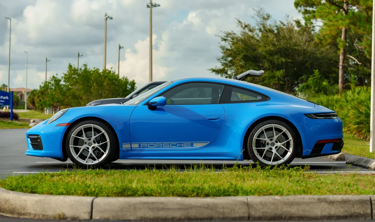 2023 Porsche 992 Carrera S - Image 8 of 31