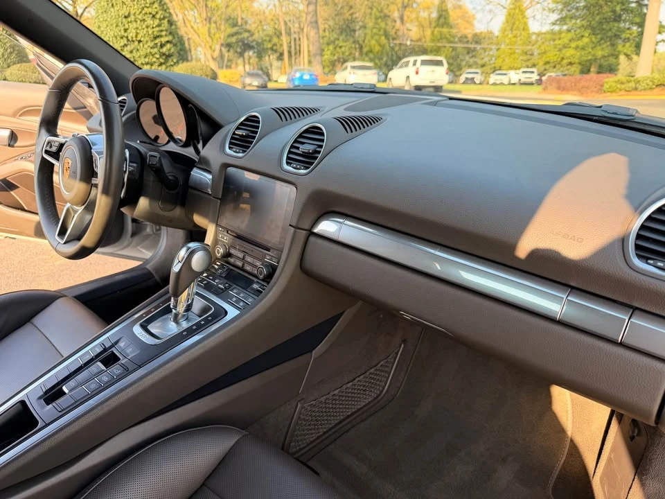 2023 Porsche 718 Boxster - Image 4 of 10