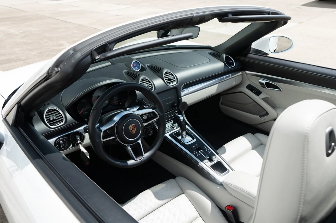 2023 Porsche 718 Boxster S - Image 6 of 31