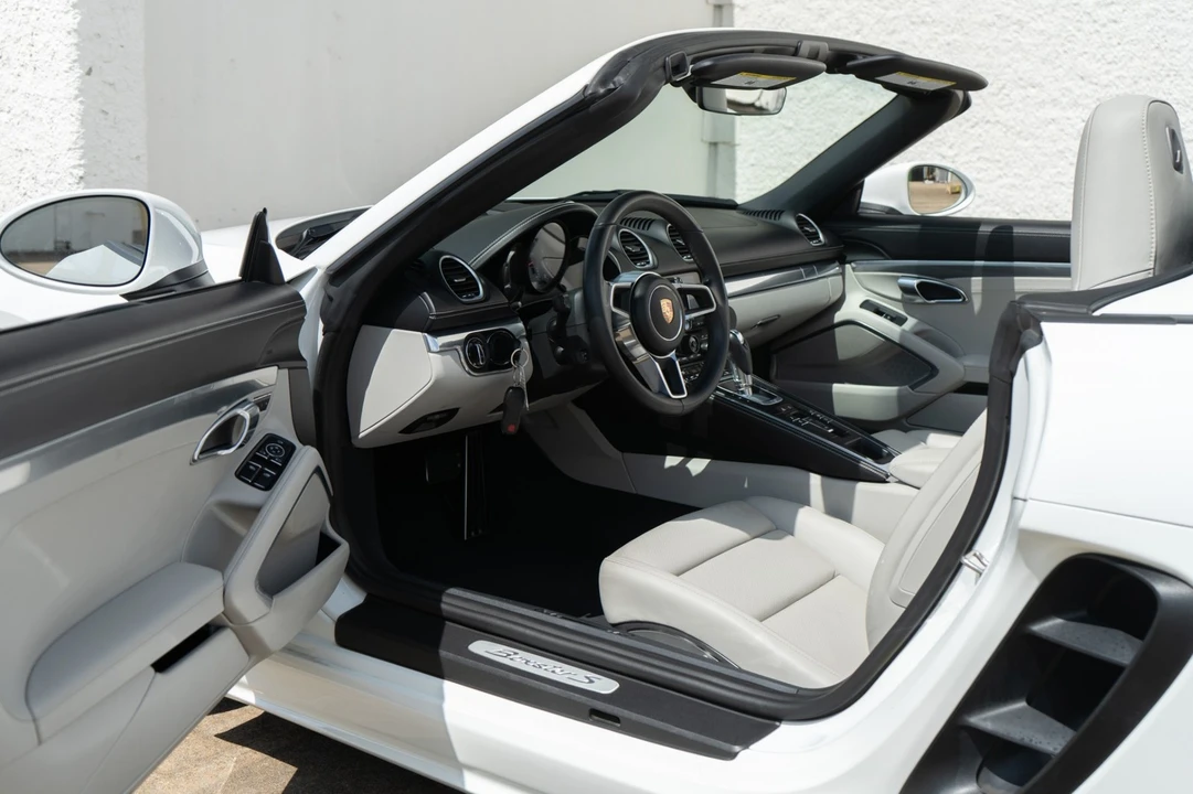 2023 Porsche 718 Boxster S - Image 17 of 31
