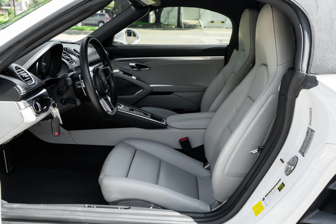 2023 Porsche 718 Boxster S - Image 7 of 31