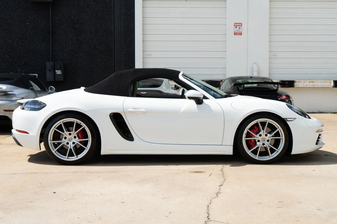 2023 Porsche 718 Boxster S - Image 15 of 31