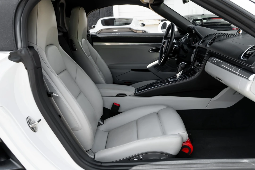 2023 Porsche 718 Boxster S - Image 19 of 31