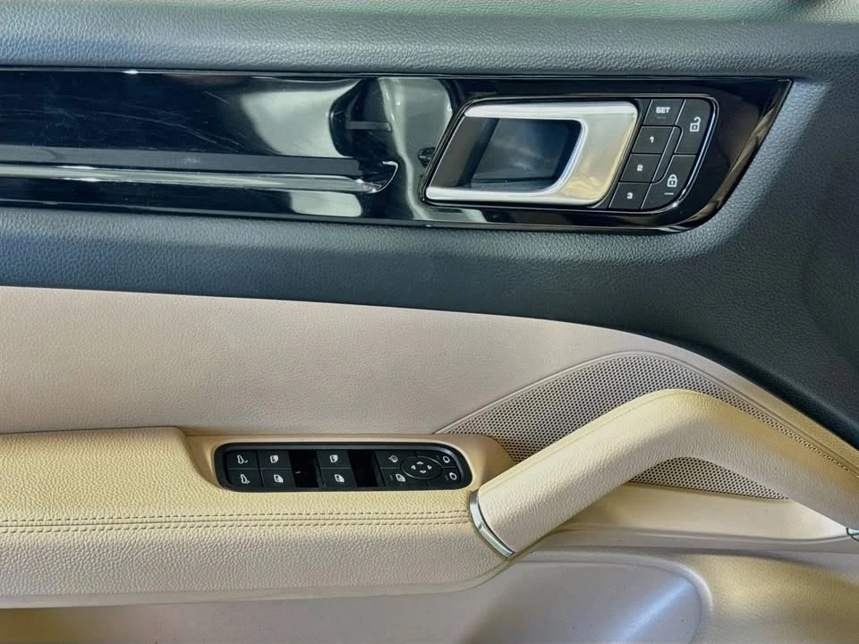 2023 Porsche 9Y0/9Y3 Cayenne - Image 11 of 20