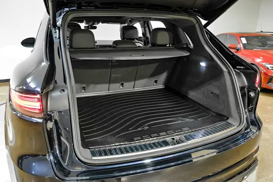 2023 Porsche Cayenne Base