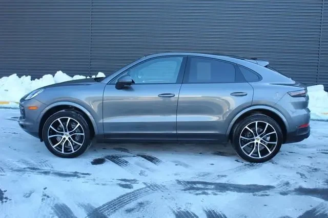 2023 Porsche 9Y0/9Y3 Cayenne - Image 2 of 6