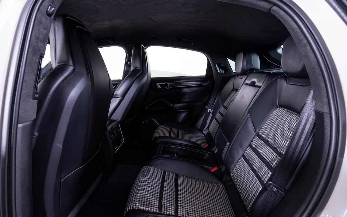 2023 Porsche 9Y0/9Y3 Cayenne Coupe - Image 23 of 24
