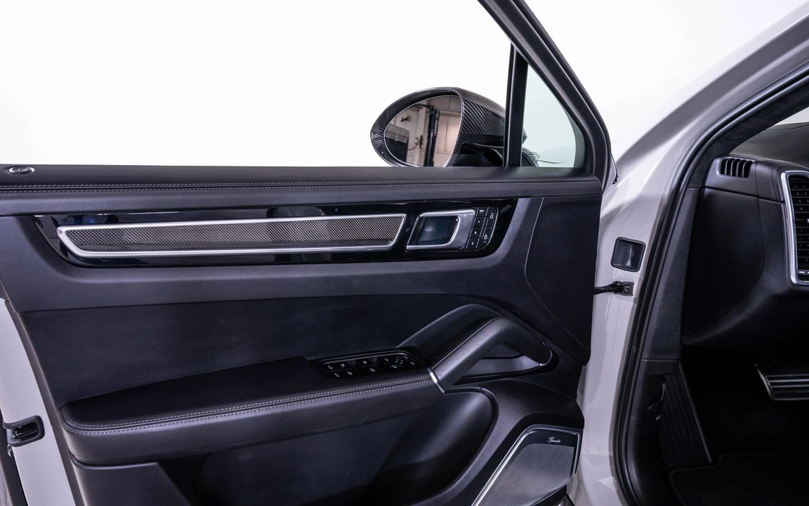 2023 Porsche 9Y0/9Y3 Cayenne Coupe - Image 16 of 24