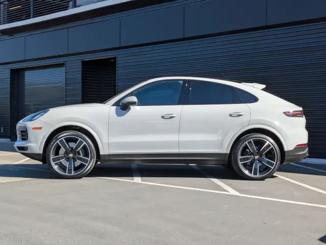 2023 Porsche 9Y0/9Y3 Cayenne - Image 2 of 7