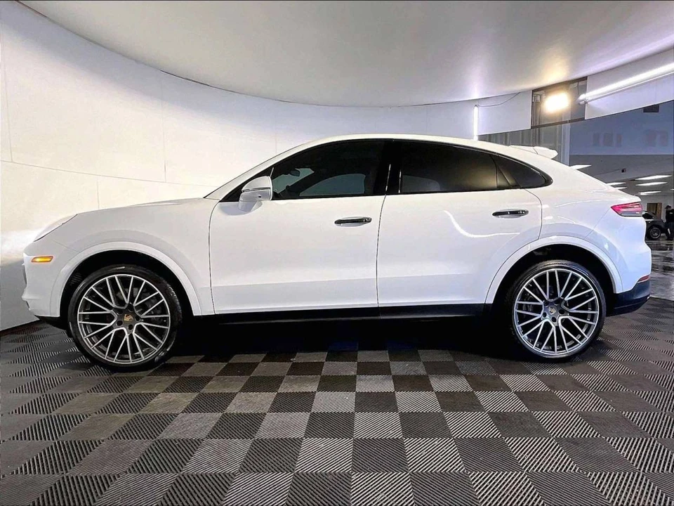 2023 Porsche 9Y0/9Y3 Cayenne Coupe - Image 2 of 5