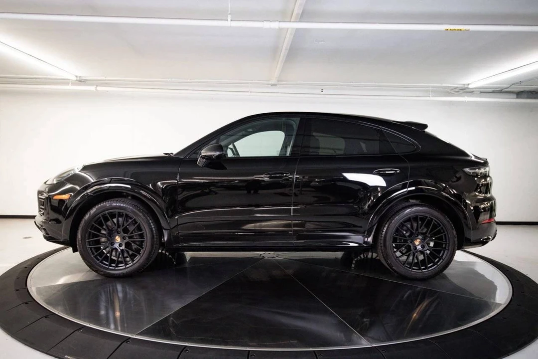 2023 Porsche 9Y0/9Y3 Cayenne Coupe - Image 2 of 5