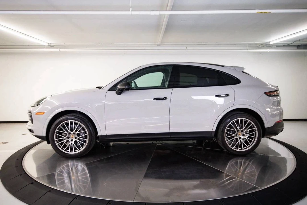 2023 Porsche 9Y0/9Y3 Cayenne Coupe - Image 2 of 5